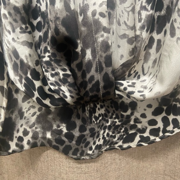 Davi & Dani Monochrome Animal Print Blouse - Picture 5 of 7